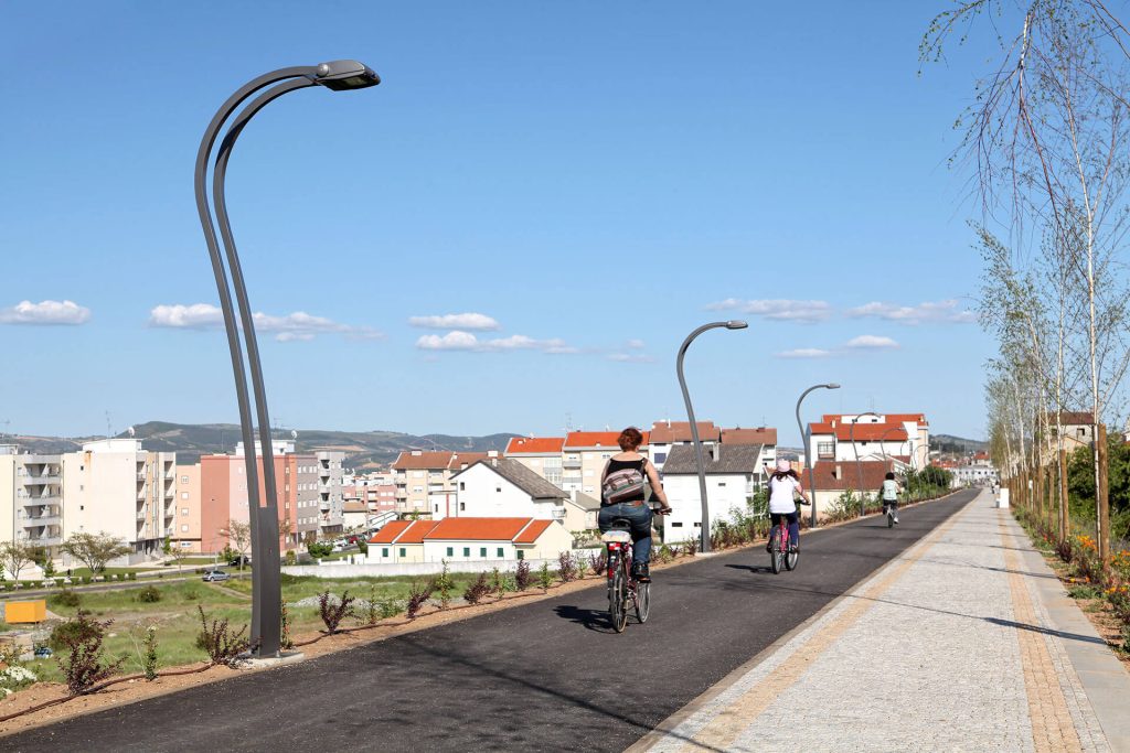 Світлодіодний вуличний світильник Schreder Neos LED