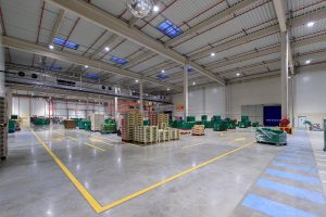 Светильники INDU Bay - Carrefour distribution centre в Cestas, Франция Светодиодный светильник Schreder INDU BAY